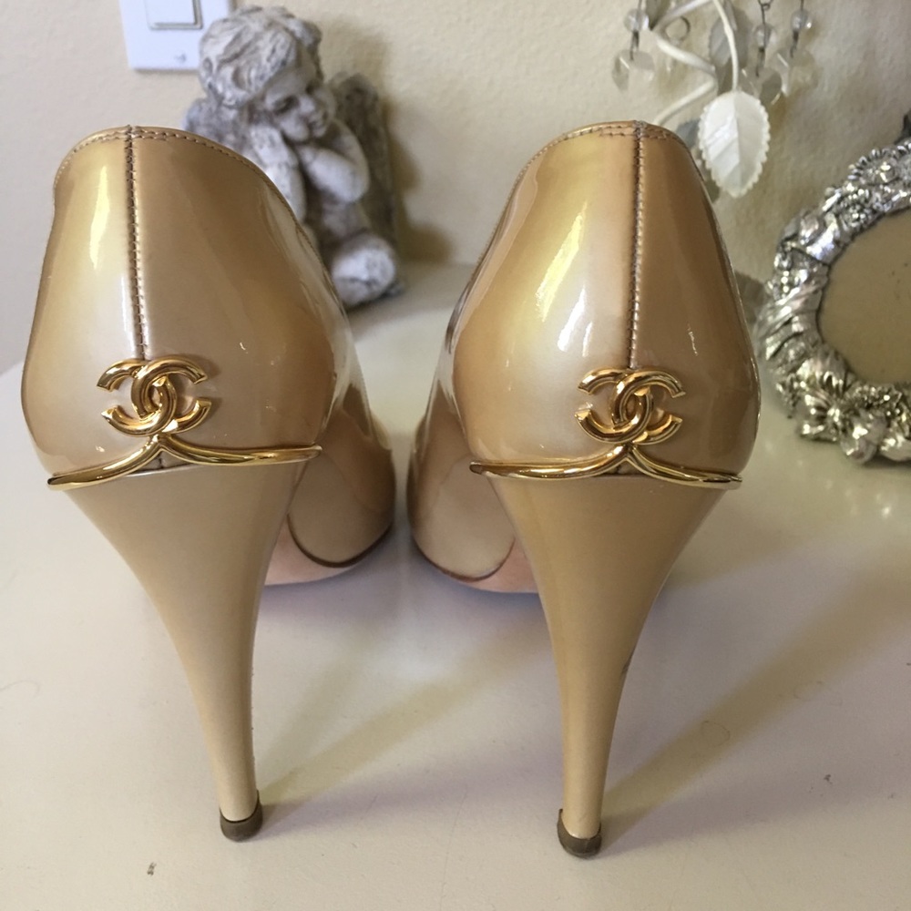 Chanel cream gold patent leather pumps